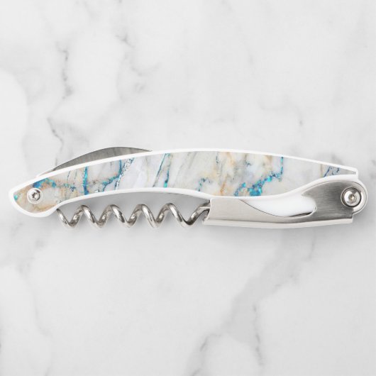 白い石造りの大理石の青いグリッターのモノグラム ソムリエナイフ (裏面)