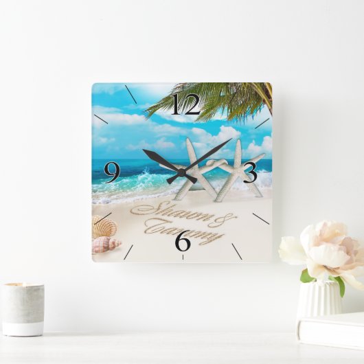 白い砂のビーチのヒトデのカップル スクエア壁時計 (ホーム)