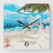 白い砂のビーチのヒトデのカップル スクエア壁時計 (正面)