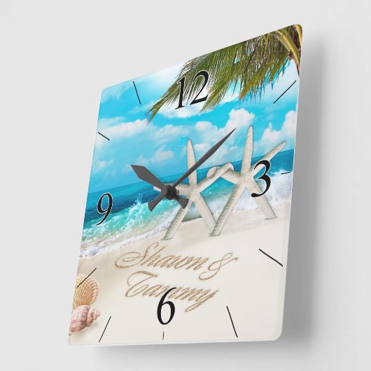 白い砂のビーチのヒトデのカップル スクエア壁時計 (傾斜)