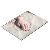 白い砂の上に横たわる女性 ノートブック (左側)