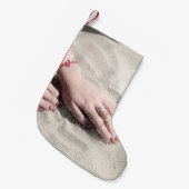 白い砂の上に横たわる女 スモールクリスマスストッキング (正面 (吊り時))