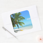 白い砂の上に黄色のカヤックビーチシール スクエアシール (封筒)