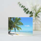 白い砂の上に黄色のカヤックビーチ葉書 ポストカード (スタンド正面)