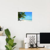 白い砂の上に黄色のカヤックビーチ ポスター (ホームオフィス)