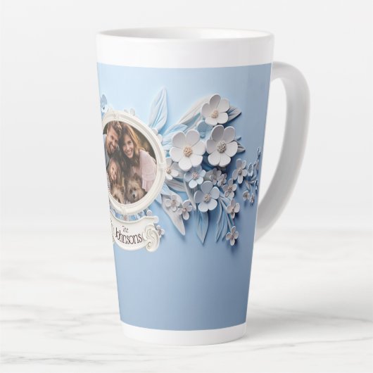 白い磁器のフレームの家族の写真 カフェラテマグ (右アングル)