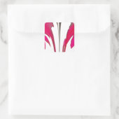 白い空の下に佇む、素敵な真っ赤なバラ.png スクエアシール (バッグ)