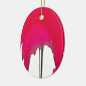 白い空の下に美しい素晴らしい赤いバラ セラミックオーナメント (左)