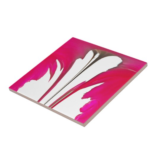 白い空の下のシックで素晴らしい赤いバラ タイル (側面)