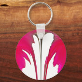 白い空の下のシックで驚くべき赤のバラ.png キーホルダー (正面)