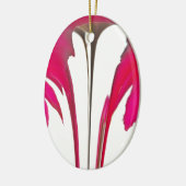 白い空の下のシックで驚くべき赤のバラ.png セラミックオーナメント (左)