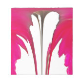 白い空の下のシックで驚くべき赤のバラ.png ノートパッド (正面)