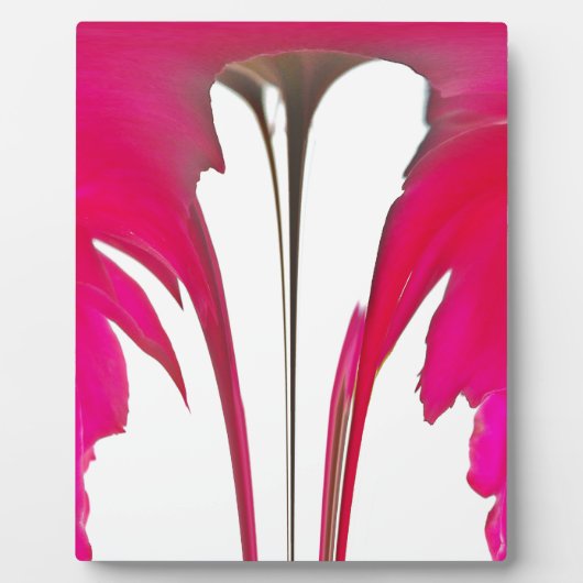 白い空の下のシックで驚くべき赤のバラ.png フォトプラーク (正面)