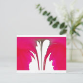 白い空の下のシックで驚くべき赤のバラ.png ポストカード (スタンド正面)