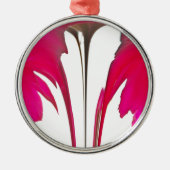 白い空の下のシックで驚くべき赤のバラ.png メタルオーナメント (正面)