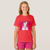 白い空の下のシックで驚くべき赤のバラ.png tシャツ (正面フル)
