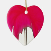 白い空の下の美しい驚くべき赤のバラ セラミックオーナメント (右)