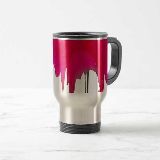 白い空の下の美しい驚くべき赤のバラ トラベルマグ (正面右)