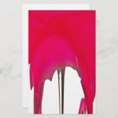 白い空の下の美しい驚くべき赤のバラ 便箋 (正面/裏面)