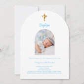 白い空の青い赤ちゃん男の子の写真アーチ洗礼 招待状 (正面)