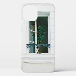 白い窓に緑の植物 iPhone 12ケース
