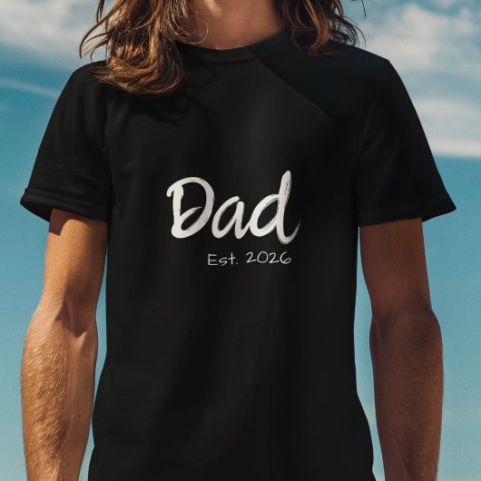 白い筆記体で「Dad Established」とデザイン Tシャツ