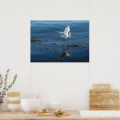 白い素晴らし緑が水の向こうを歩く ポスター (キッチン)