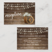 白い素朴花を持つ木製の樽 – 披露宴 エンクロージャーカード (正面/裏面)