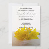 白い結婚式のリハーサルディナーでの黄色の水仙 招待状 (正面)