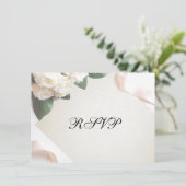 白い結婚式の花のRSVPカード 招待状 (スタンド正面)