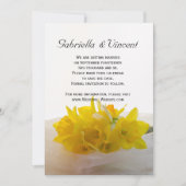 白い結婚式の黄色の水仙の日付を保存 招待状 (正面)