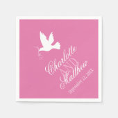 白い結婚鳩のリボンピンクのナカスタムプキン スタンダードカクテルナプキン (正面)