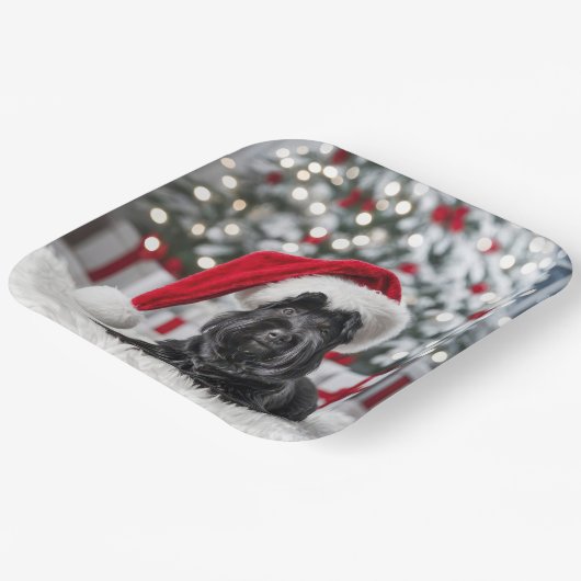 白い絨毯の上のクリスマス・スコットランドのテリア ペーパープレート (傾斜あり)
