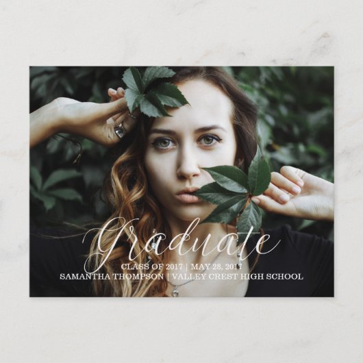 白い繊細なスクリプト写真卒業はがき 案内ポストカード (正面)