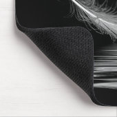 白い羽毛と水の反射と引用文ムース マウスパッド (コーナー)