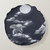 白い翼の馬：月に照らされた空。 ラウンドクッション (裏面)