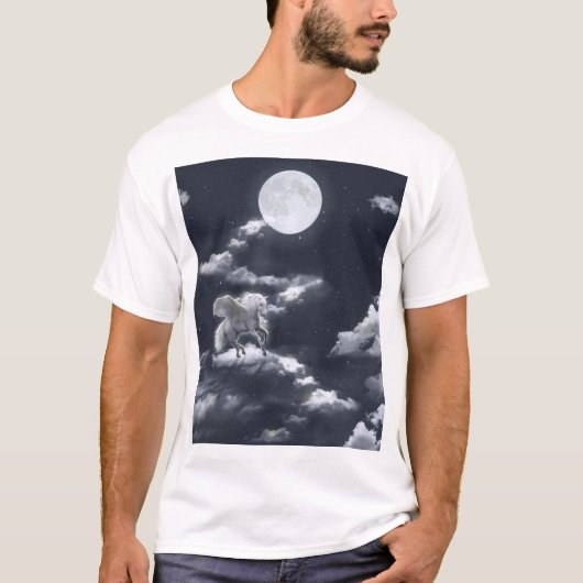 白い翼の馬：月に照らされた空。 Tシャツ (正面)