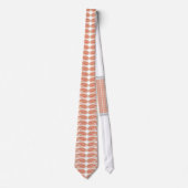 白い背景にオレンジと白の模様 ネクタイ (正面)