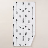 白い背景にトライバルの矢印が表示されます。継ぎ目のないパターン バスタオル (バスタオル)