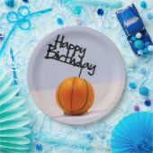 白い背景にハッピーバースデーを付けたバスケットボール ペーパープレート (パーティー)