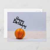 白い背景にハッピーバースデーを付けたバスケットボール ポストカード (正面/裏面)