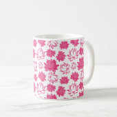 白い背景にピンクの蓮の花の模様 コーヒーマグカップ (正面右)
