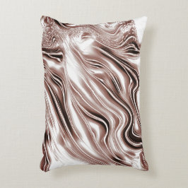 白い背景に光沢のある茶色の長い波状のトレース アクセントクッション