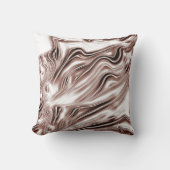 白い背景に光沢のある茶色の長い波状のトレース クッション (正面)