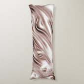 白い背景に光沢のある茶色の長い波状のトレース ボディピロー (正面縦)