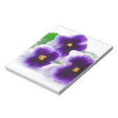 白い背景に孤立した美しいパンジーの花 ノートパッド (回転)