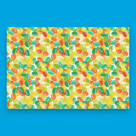 白い背景に数々のキャンディービーンズ黄色の色 薄葉紙