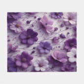 白い背景に紫の花模様 フリースブランケット (正面(横))