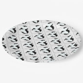 白い背景に蝶のハート ペーパープレート (アングル)