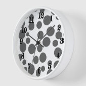 白い背景に赤い水玉模様 壁時計 (傾斜)